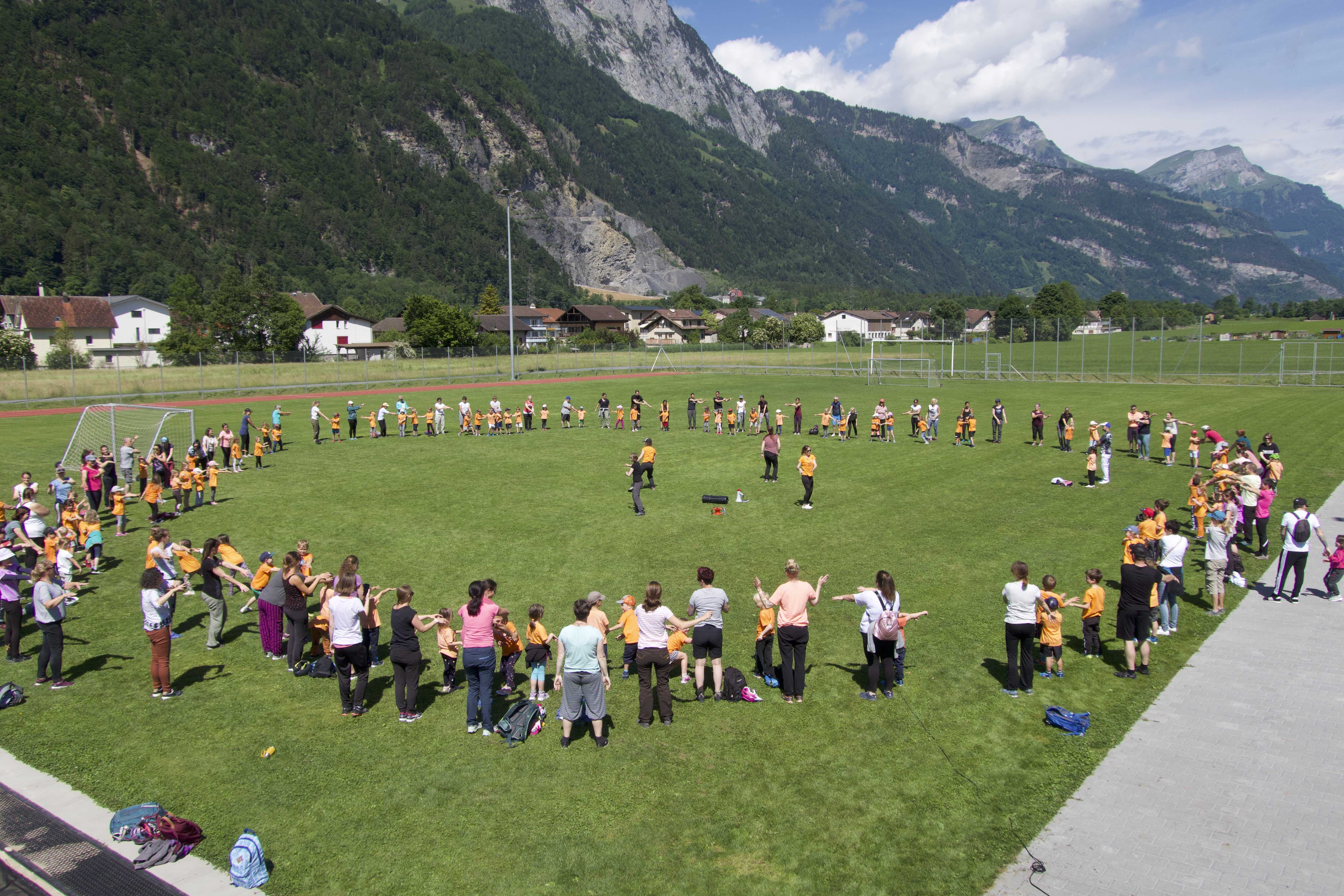 Purzelbaum-Fest der Kindergärten Attinghausen und Seedorf
