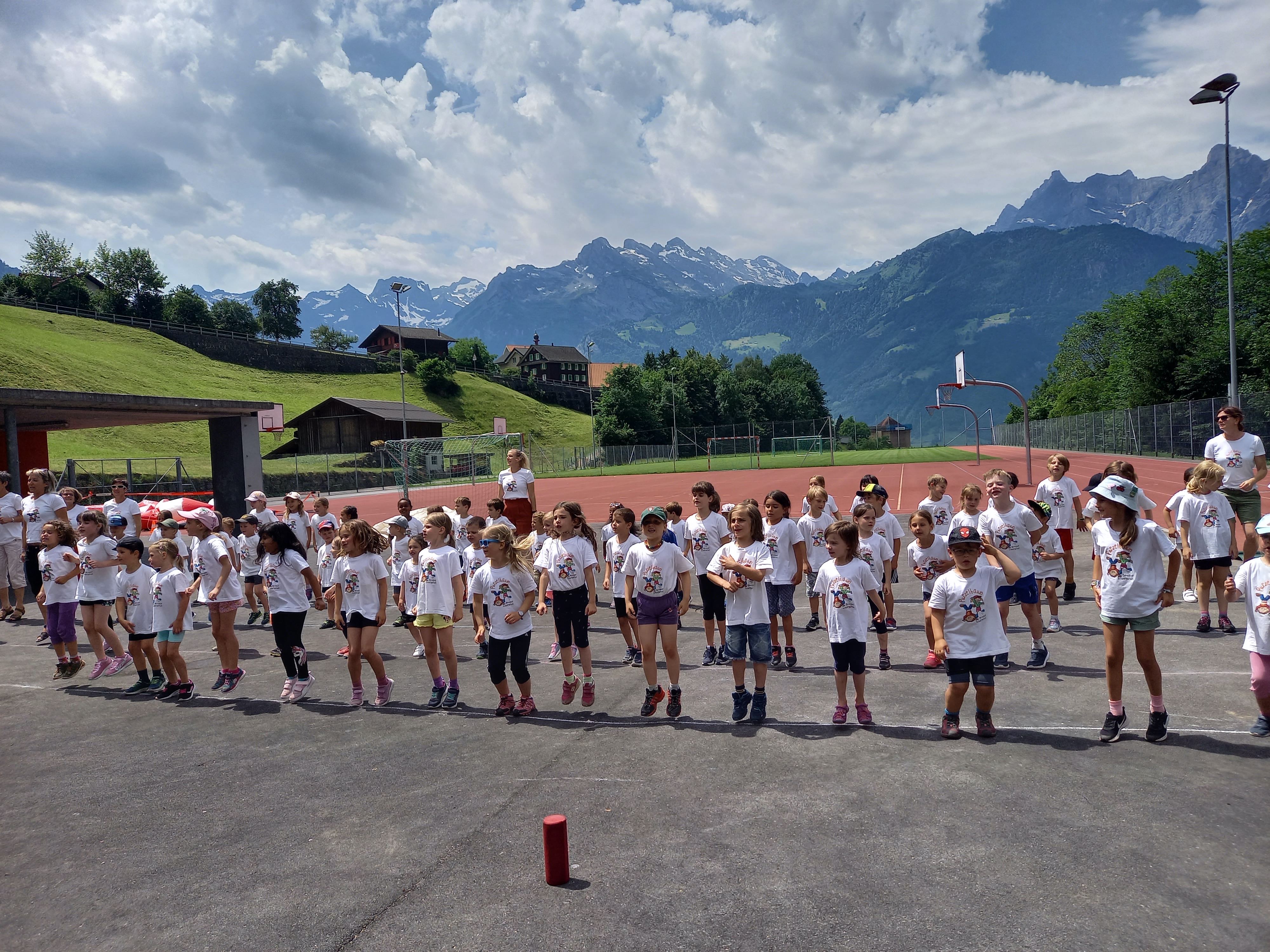 Purzelbaumfest der Kindergärten Bürglen